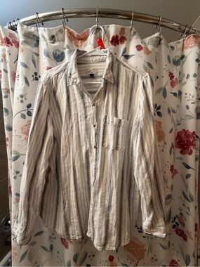 Universal Thread womans Cream and Gray Striped Button-Down Shirt